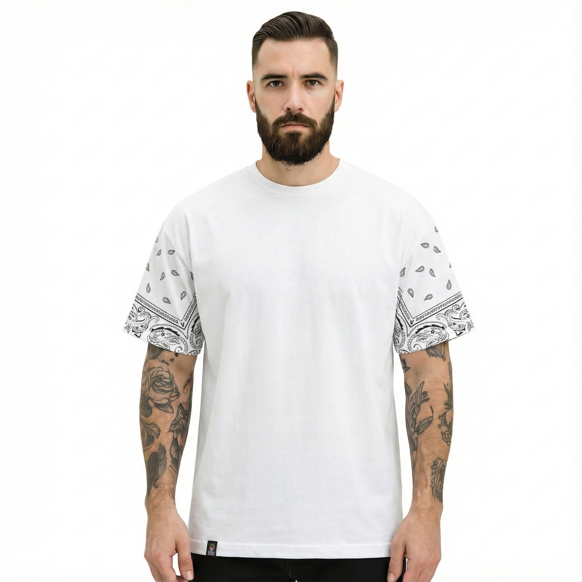 Playera oversize blanca con mangas bandana