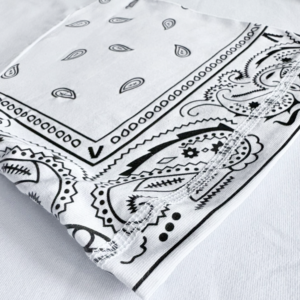 Playera oversize blanca con mangas bandana