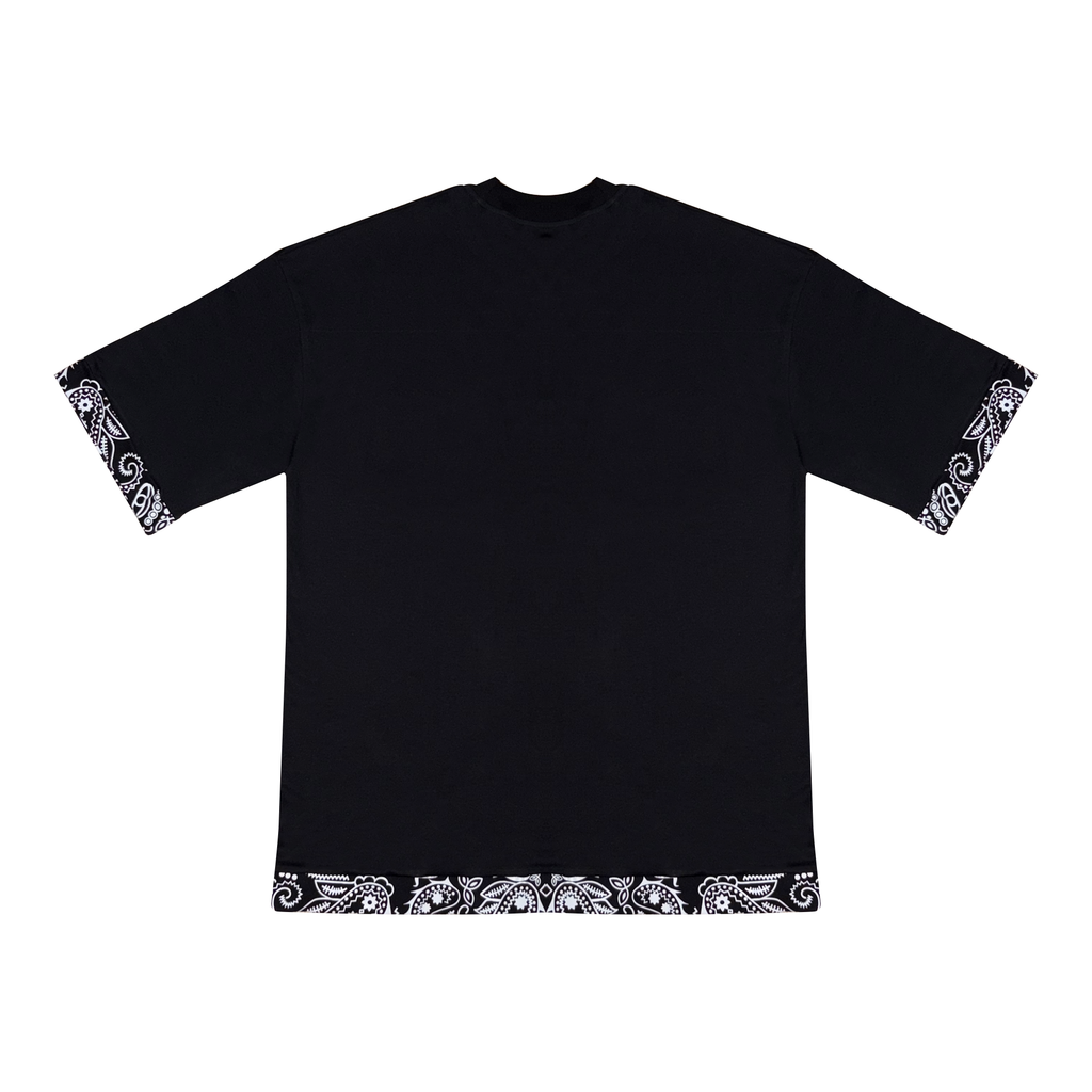 Playera Oversize negra con detalles estilo bandana y bolsillo frontal