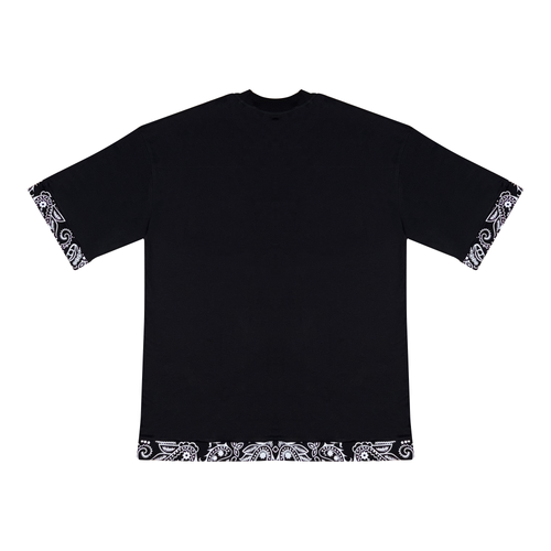 Playera Oversize negra con detalles estilo bandana y bolsillo frontal